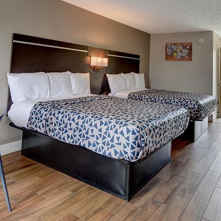 Econo Lodge Sevierville-Pigeon Forge On The River מראה חיצוני תמונה
