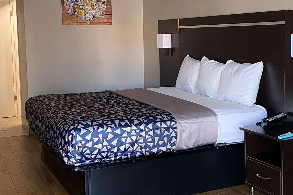 Econo Lodge Sevierville-Pigeon Forge On The River חדר תמונה