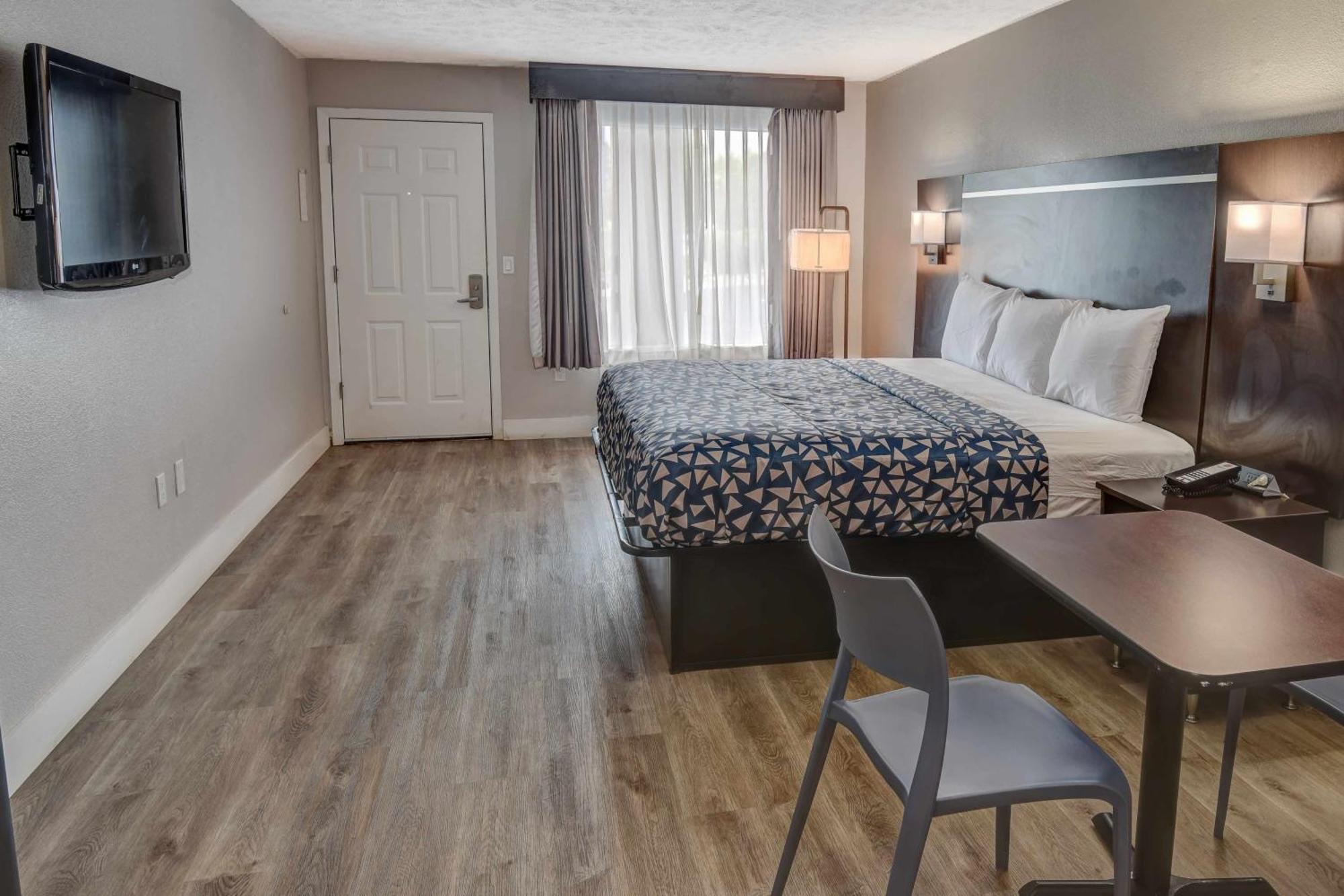 Econo Lodge Sevierville-Pigeon Forge On The River מראה חיצוני תמונה