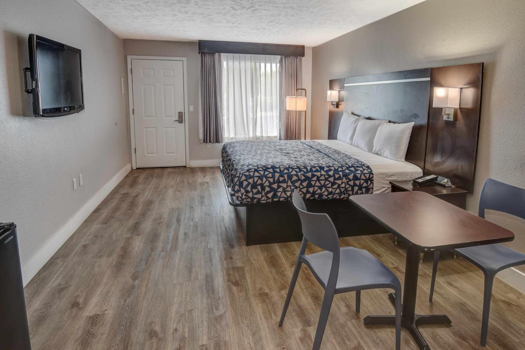 Econo Lodge Sevierville-Pigeon Forge On The River מראה חיצוני תמונה