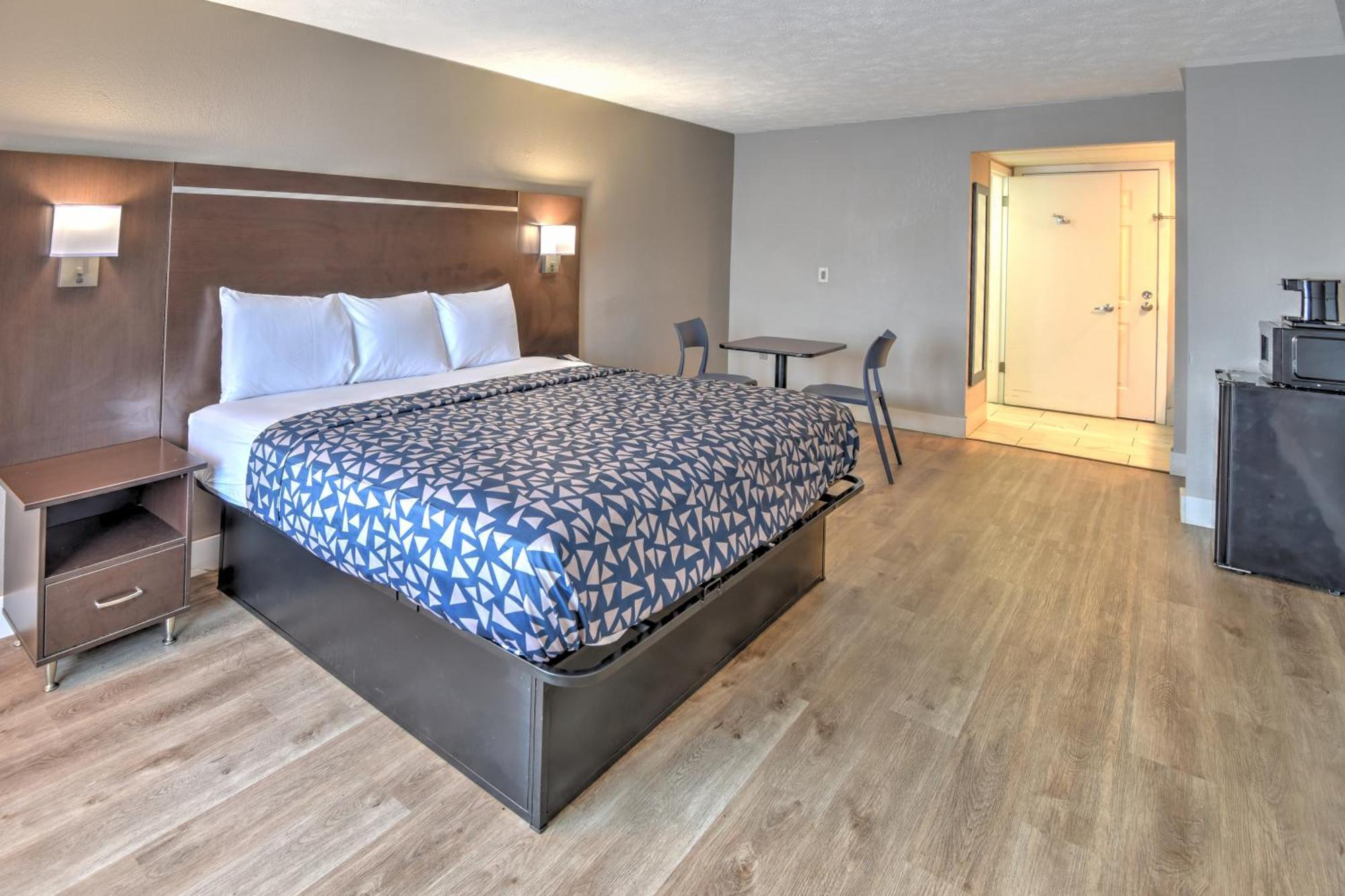 Econo Lodge Sevierville-Pigeon Forge On The River מראה חיצוני תמונה