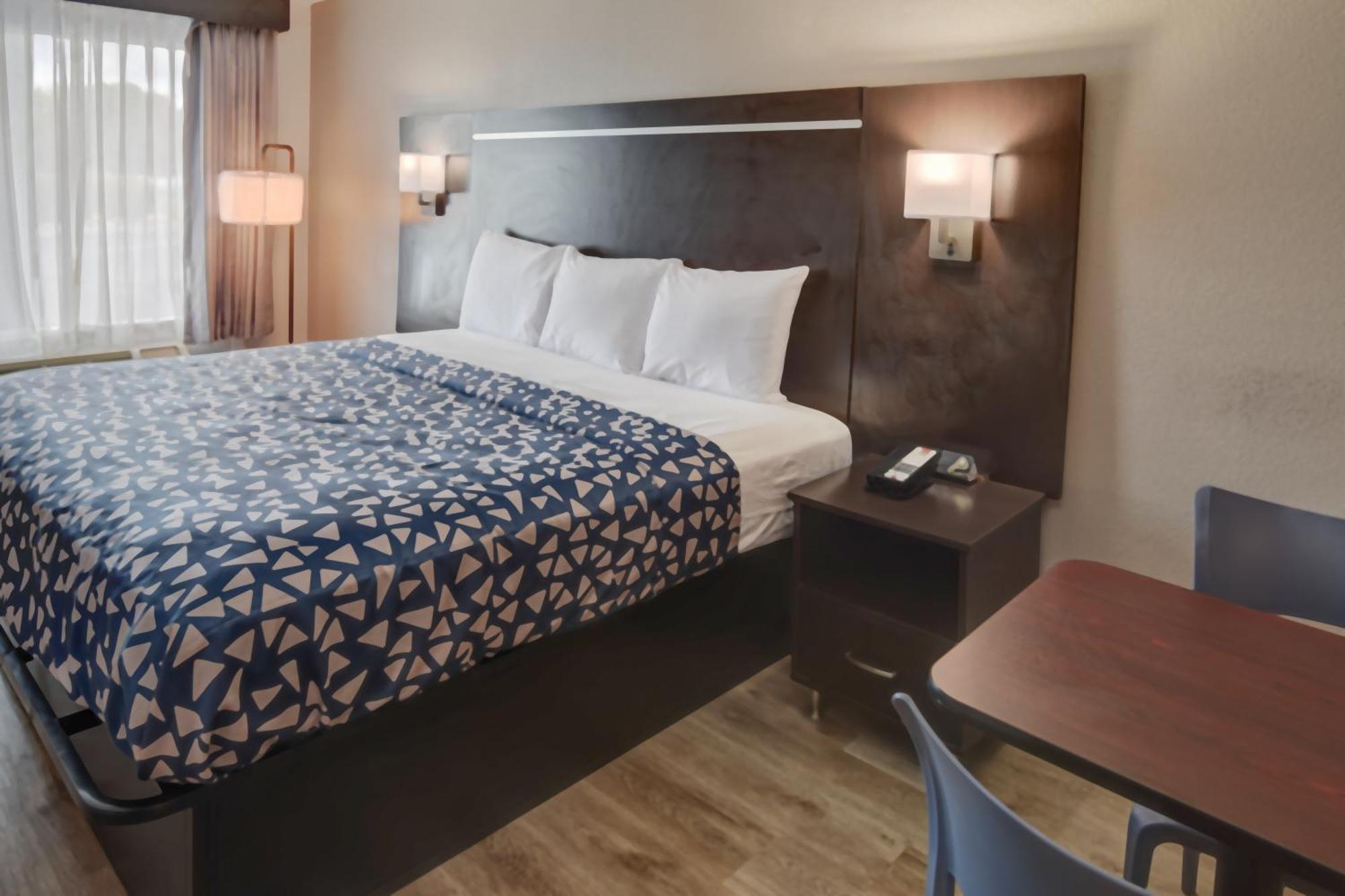 Econo Lodge Sevierville-Pigeon Forge On The River מראה חיצוני תמונה