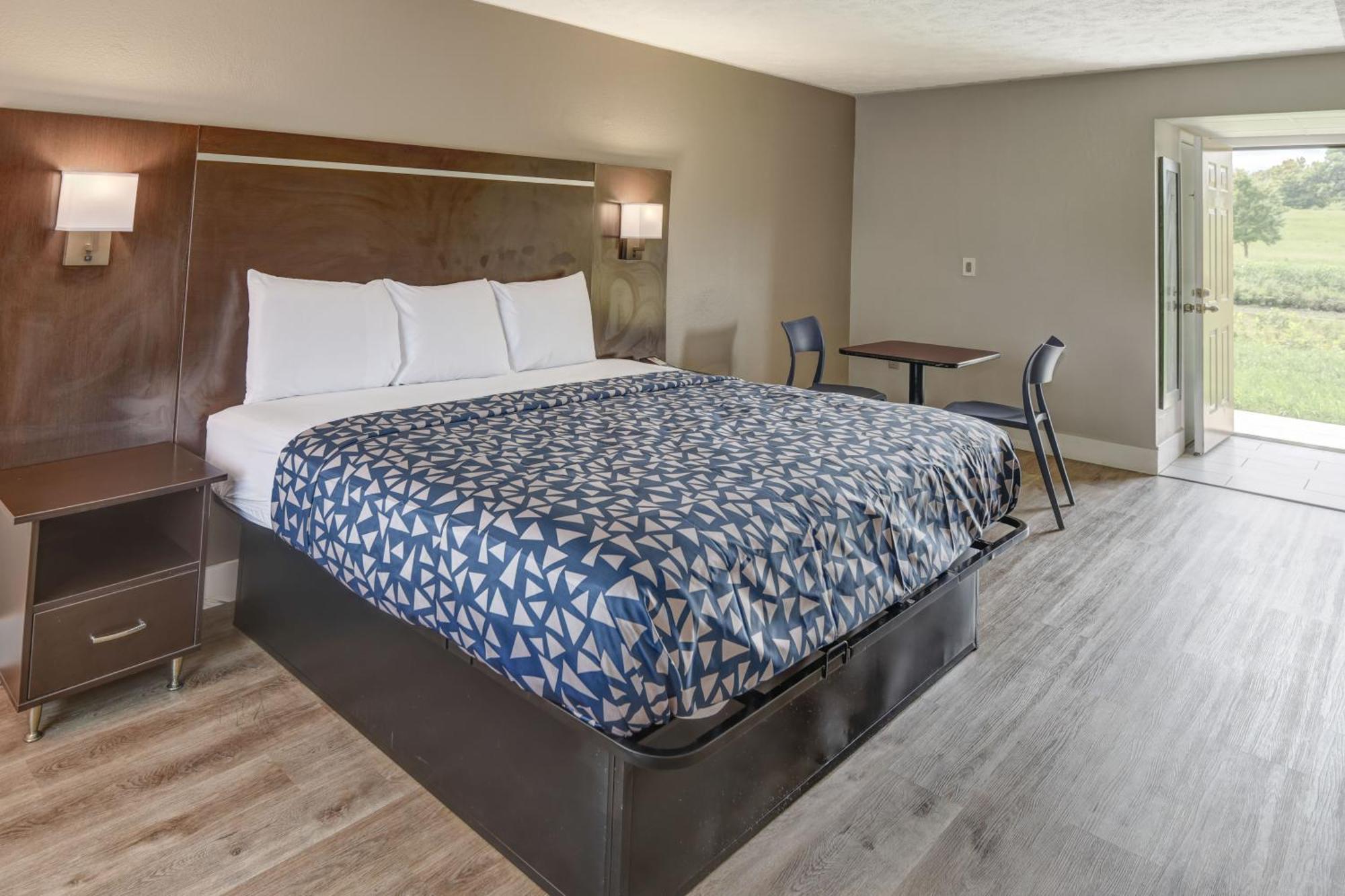 Econo Lodge Sevierville-Pigeon Forge On The River מראה חיצוני תמונה