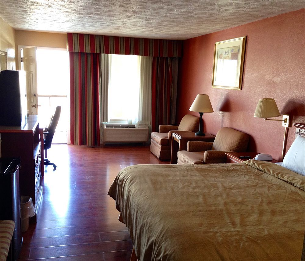 Econo Lodge Sevierville-Pigeon Forge On The River מראה חיצוני תמונה
