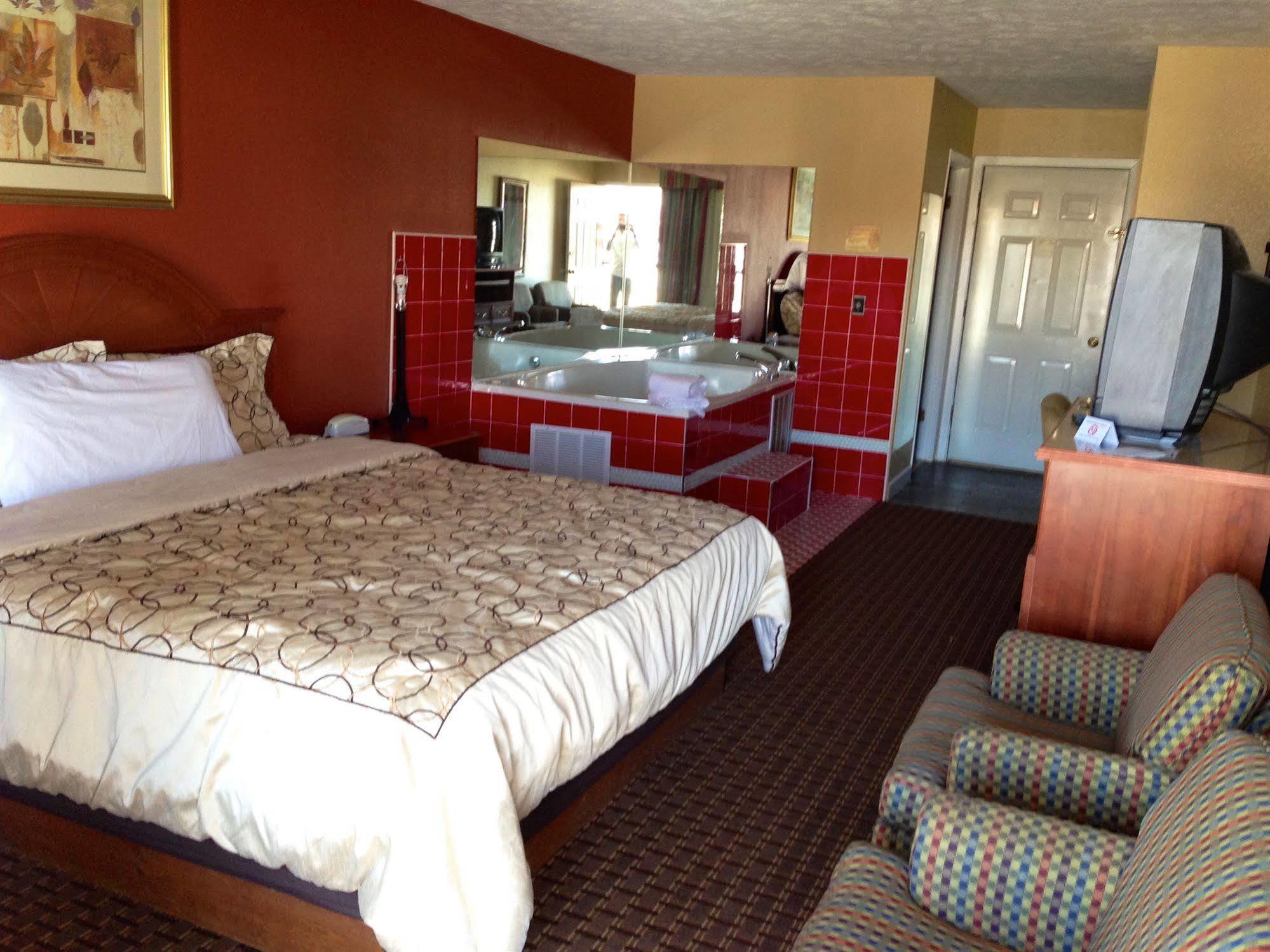 Econo Lodge Sevierville-Pigeon Forge On The River מראה חיצוני תמונה